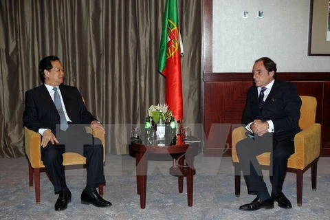 Le PM Nguyen Tan Dung et le vice-Premier ministre portugais Paulo Portas. (Source: VNA)